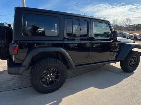 Used 2025 Jeep Wrangler Willys image 8