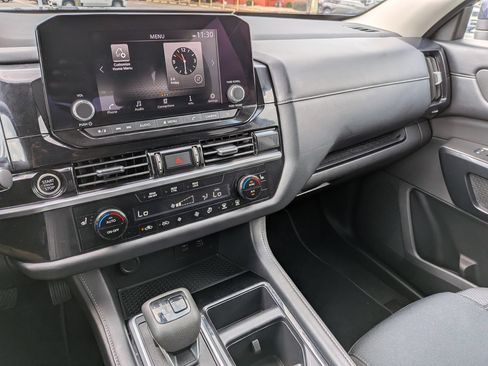 Used 2024 Nissan Pathfinder SV FWD image 22