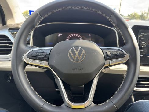 Used 2026 Volkswagen Taos SE FWD image 29