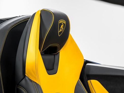 Used 2023 Lamborghini Huracan EVO AWD/4WD image 32