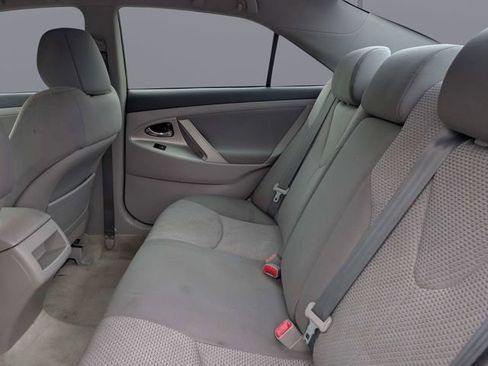 Used 2010 Toyota Camry LE FWD image 12