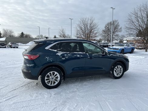 Used 2020 Ford Escape SE image 4