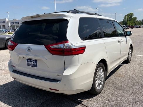 Used 2015 Toyota Sienna XLE w/ XLE Navigation Package FWD image 6