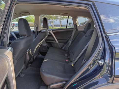 Used 2018 Toyota RAV4 LE FWD image 14