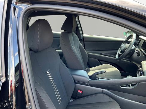 Used 2025 Hyundai Elantra Sport FWD image 28
