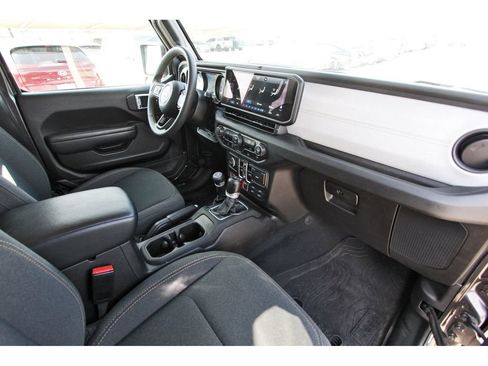 Used 2024 Jeep Gladiator Overland AWD/4WD image 27