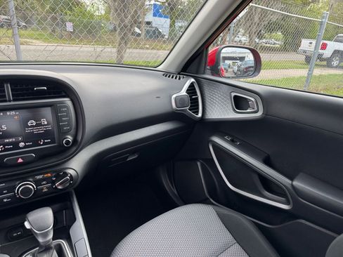 Used 2025 Kia Soul LX w/ LX Technology Package image 33