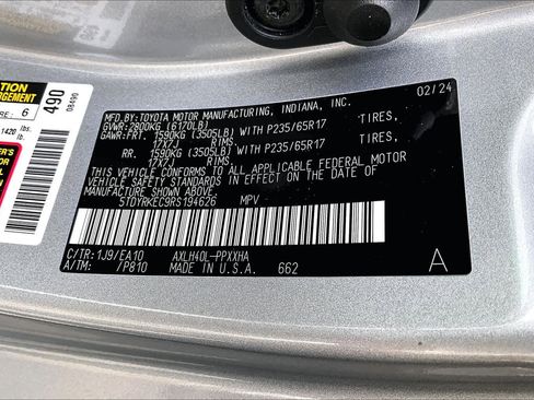 Certified 2024 Toyota Sienna XLE image 33