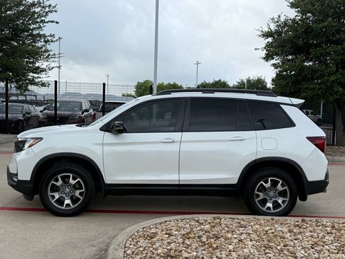 Used 2023 Honda Passport TrailSport image 2