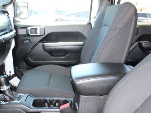 Used 2023 Jeep Wrangler Unlimited AWD/4WD image 32