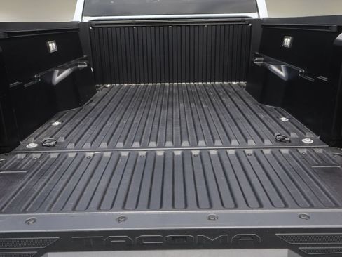 Certified 2025 Toyota Tacoma SR5 AWD/4WD image 15