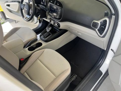 Used 2023 Kia Soul LX FWD image 17
