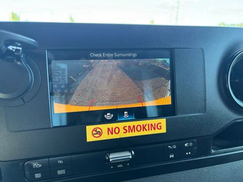 Used 2021 Mercedes-Benz Sprinter 2500 image 16