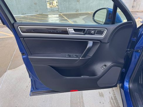 Used 2016 Volkswagen Touareg Executive image 9