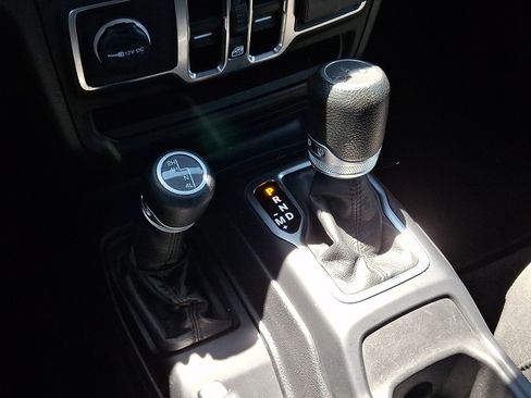Used 2019 Jeep Wrangler Unlimited Sport S AWD/4WD image 16