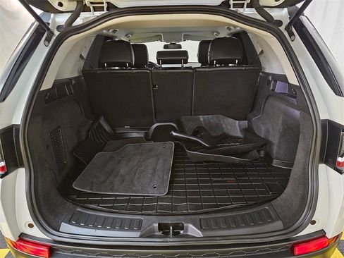 Used 2019 Land Rover Discovery Sport SE image 14
