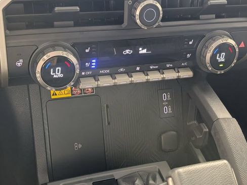 Used 2024 Toyota Tacoma Limited w/ Limited Package (LT) AWD/4WD image 21