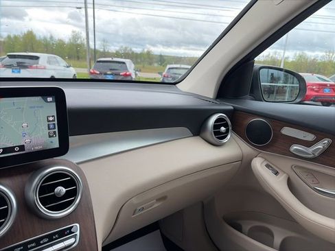 Used 2022 Mercedes-Benz GLC 300 4MATIC image 22