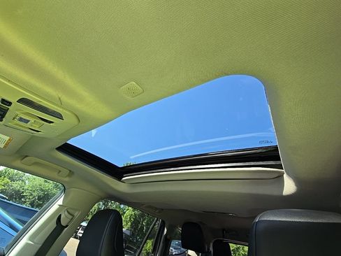 Used 2021 Toyota Highlander XLE AWD/4WD image 21
