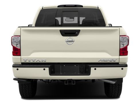 Used 2017 Nissan Titan PRO-4X w/ Pro-4x Convenience Package AWD/4WD image 8