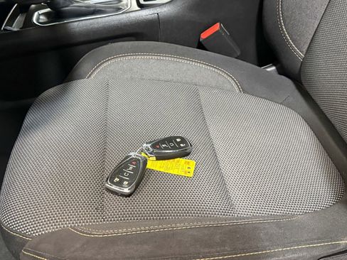 Used 2019 Chevrolet Traverse LT image 20