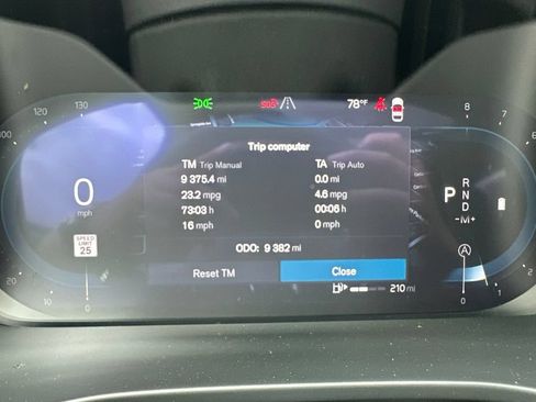 Used 2025 Volvo XC40 B5 Core AWD/4WD image 23