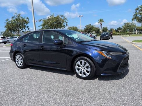Certified 2022 Toyota Corolla LE FWD image 1