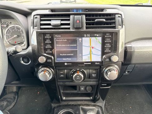 Used 2022 Toyota 4Runner TRD Off-Road Premium AWD/4WD image 28