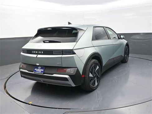 New 2026 Hyundai Ioniq 5 SEL image 8