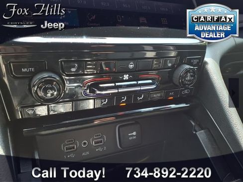 Used 2025 Jeep Grand Cherokee Limited AWD/4WD image 22