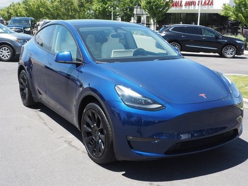 Used 2024 Tesla Model Y Long Range AWD/4WD image 9