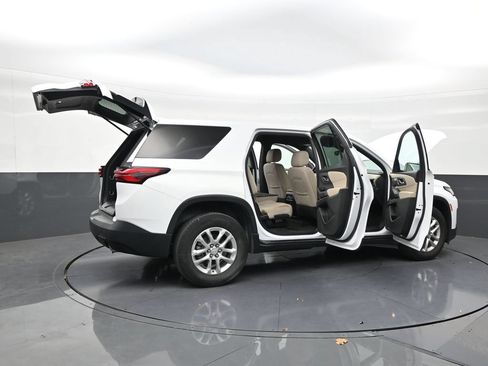 Used 2023 Chevrolet Traverse LS FWD image 27