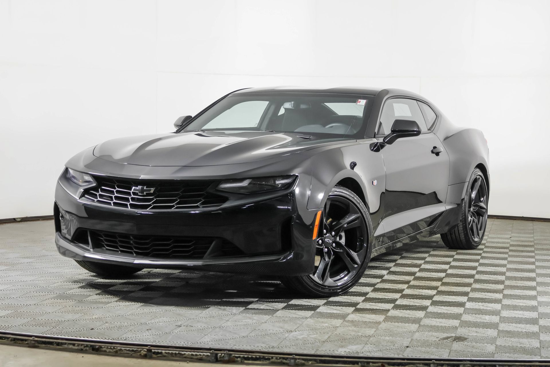 Used 2023 Chevrolet Camaro LT RWD image 2