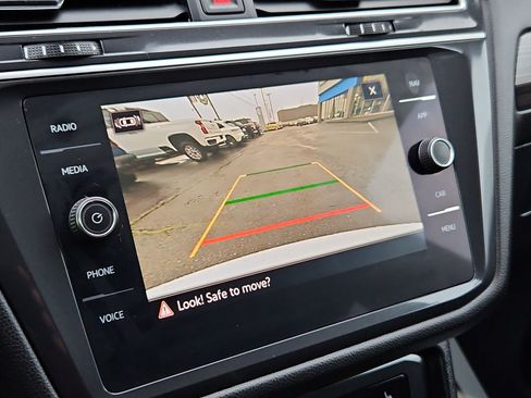 Used 2024 Volkswagen Tiguan SEL R-Line image 20