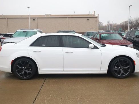 Used 2022 Chrysler 300 Touring L w/ Popular Equipment Group image 4