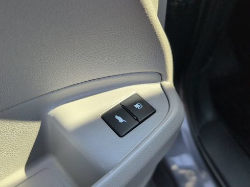 Used 2021 Honda Pilot Touring image 11