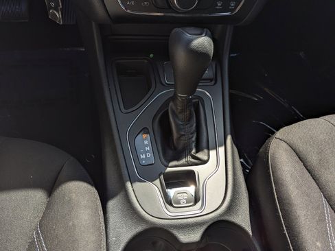 Used 2019 Jeep Cherokee Latitude w/ Popular Appearance Group image 23