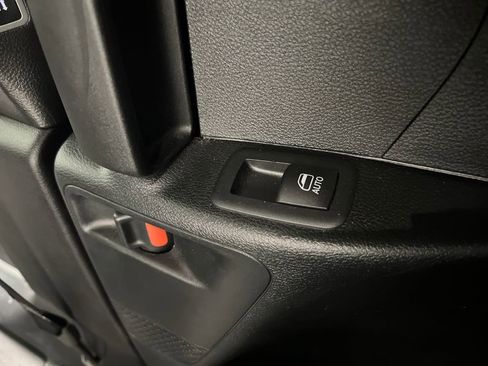 Used 2025 Chrysler Pacifica Select FWD image 28