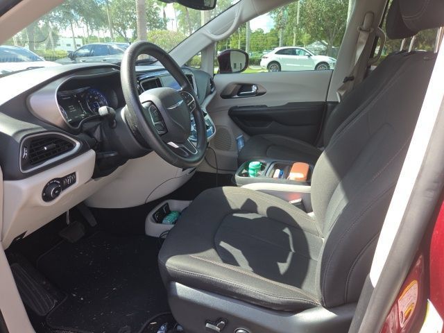 Used 2020 Chrysler Pacifica Touring w/ Advanced Safetytec Group FWD image 4