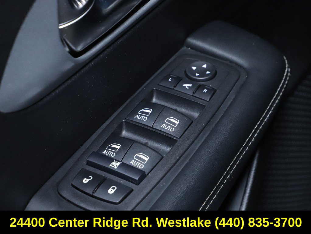 Used 2025 Chrysler Pacifica Limited FWD image 17