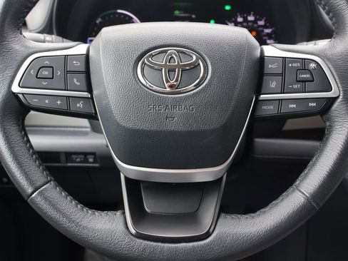 Used 2024 Toyota Sienna XLE image 14