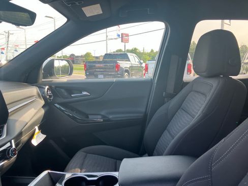 Used 2025 Chevrolet Equinox LT w/ Safety and Technology Package FWD image 10