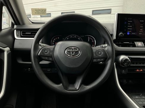 Used 2025 Toyota RAV4 XLE image 33