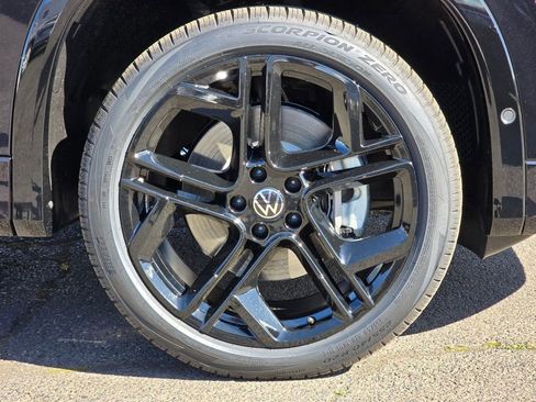 New 2026 Volkswagen Tiguan SE R-Line AWD/4WD image 9