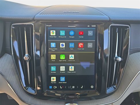 Used 2023 Volvo XC60 T8 Ultimate image 24