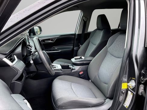 Used 2022 Toyota RAV4 XLE FWD image 16