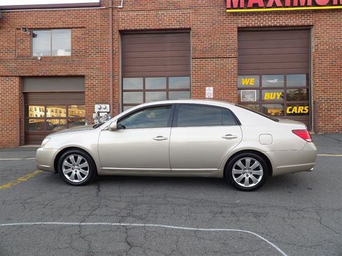 Used 2007 Toyota Avalon XLS image 2