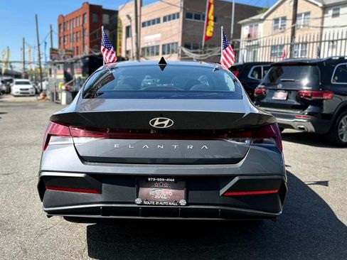 Used 2024 Hyundai Elantra SEL image 5