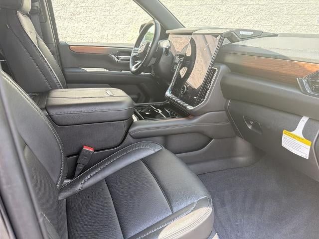 Used 2025 GMC Yukon Denali w/ Sun & Power Step Package AWD/4WD image 13
