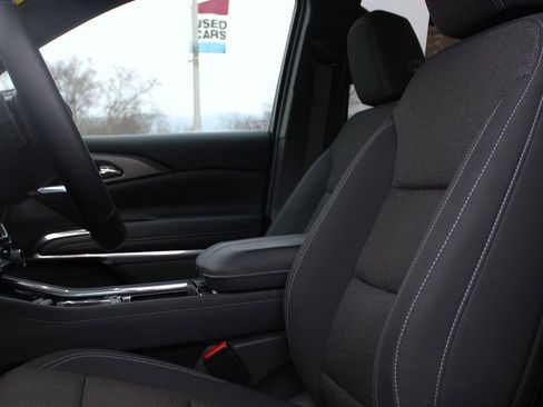 Used 2024 Chevrolet Traverse LT w/ Midnight/Sport Edition image 17